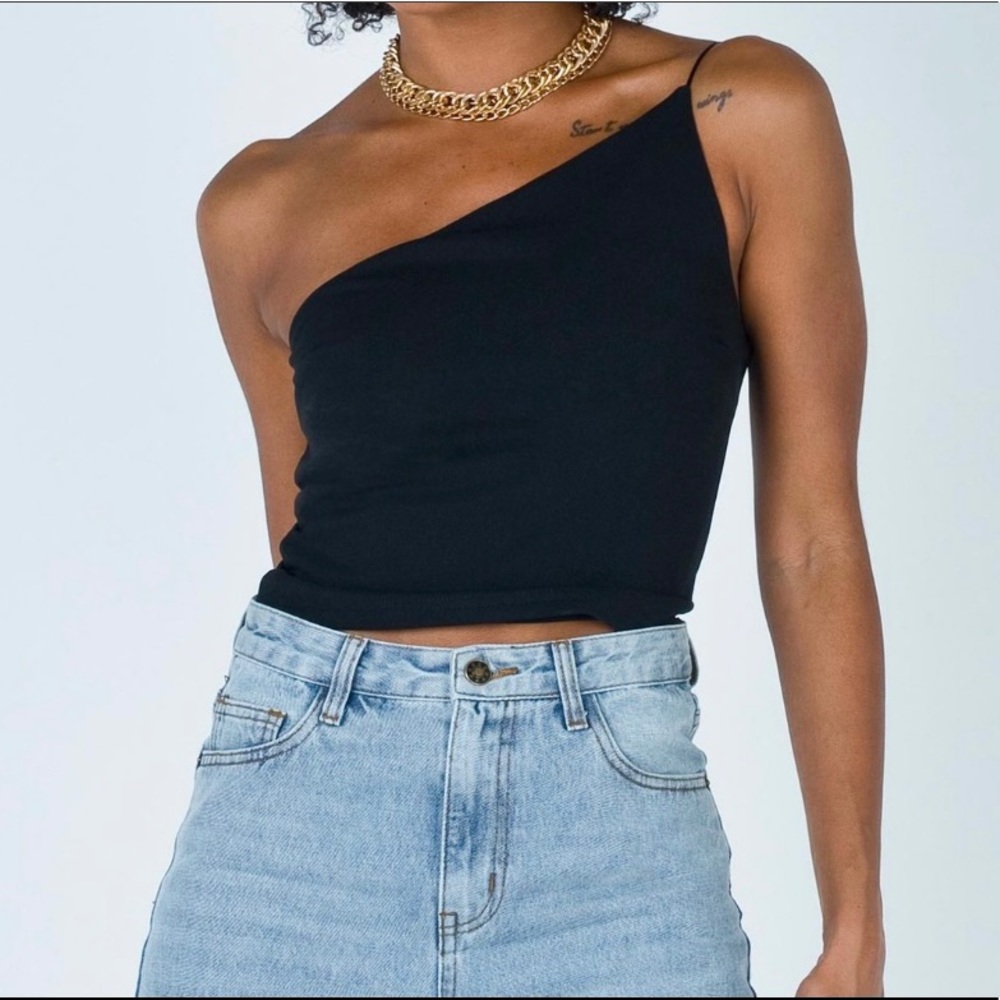 black one shoulder crop top🖤